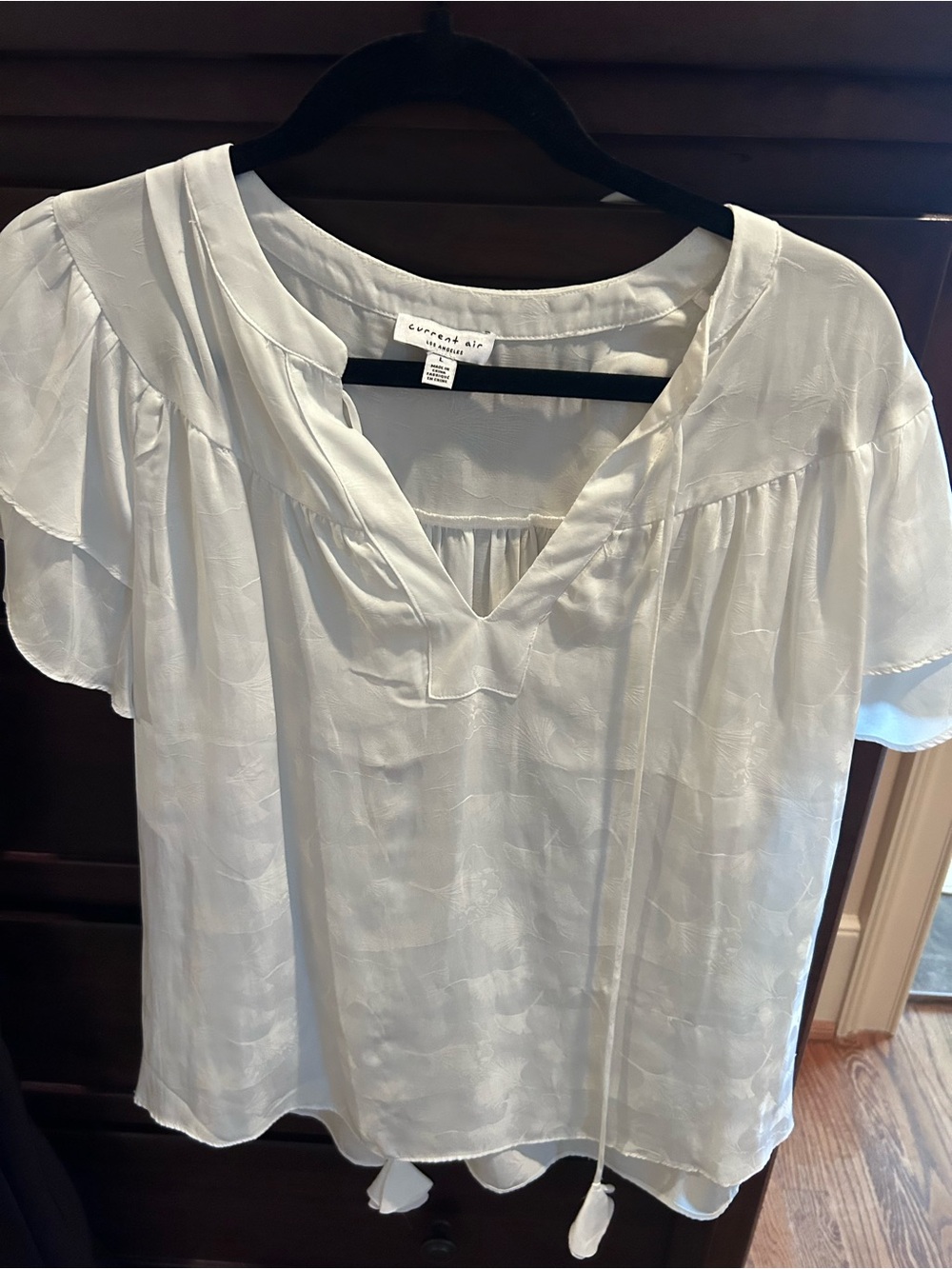 Current Air White V-Neck Flutter Sleeve Blouse, Sz L